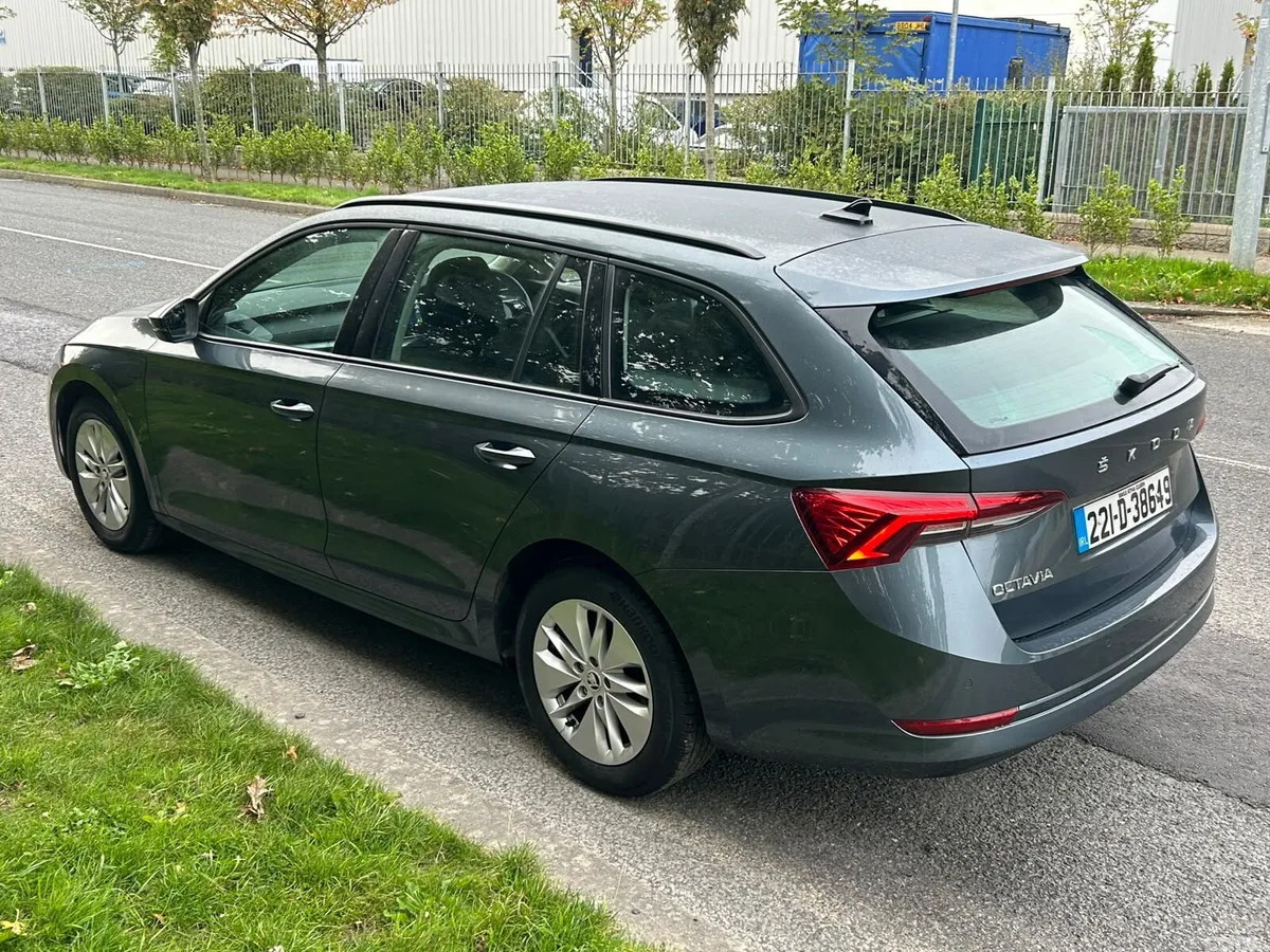 Skoda Octavia Estate, Petrol, 2022, Grey