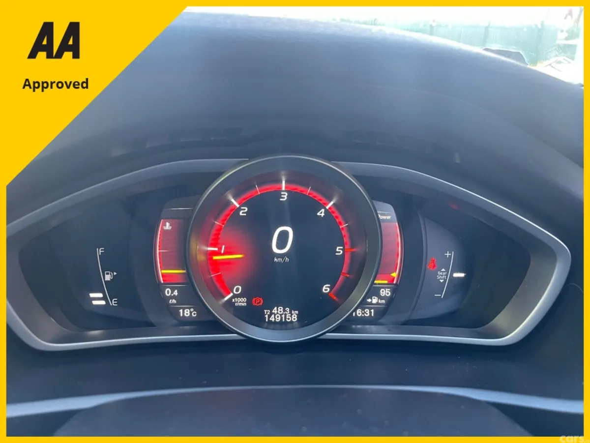 Volvo V40 Hatchback, Diesel, 2017, Blue