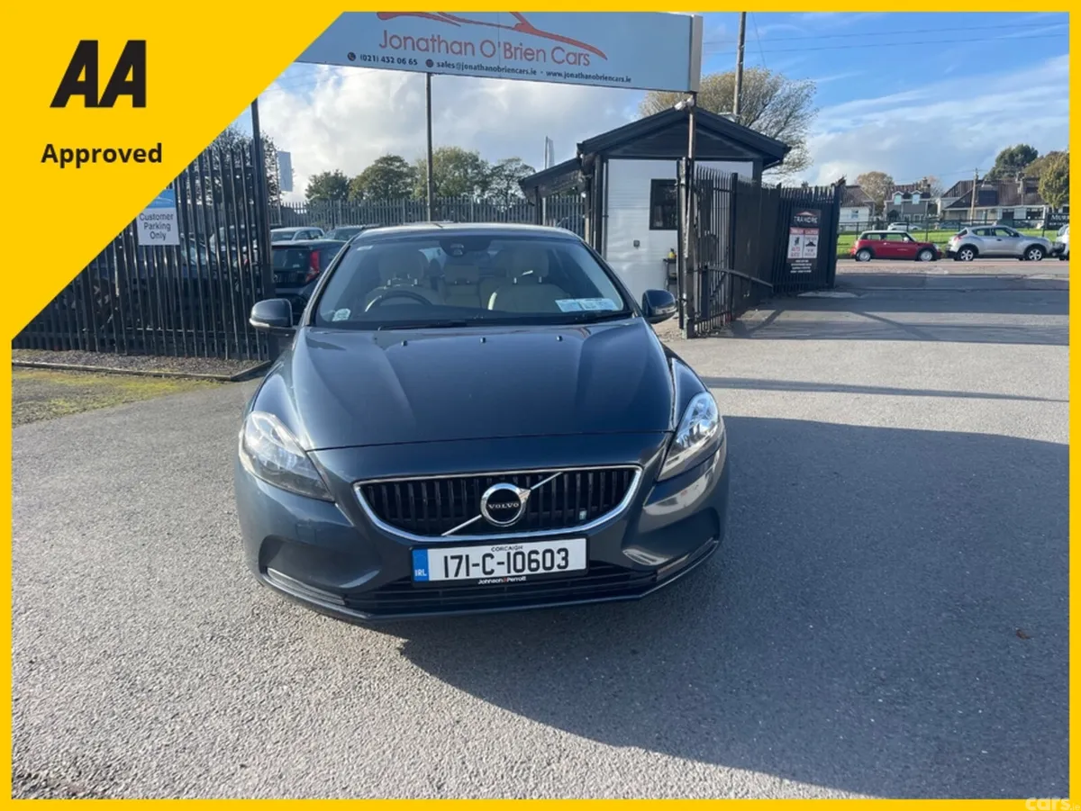 Volvo V40 Hatchback, Diesel, 2017, Blue