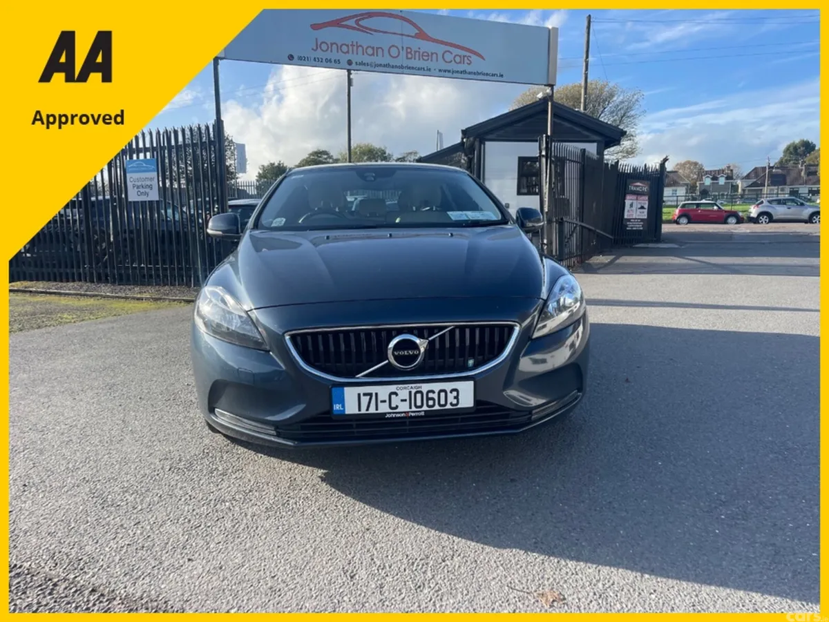 Volvo V40 Hatchback, Diesel, 2017, Blue