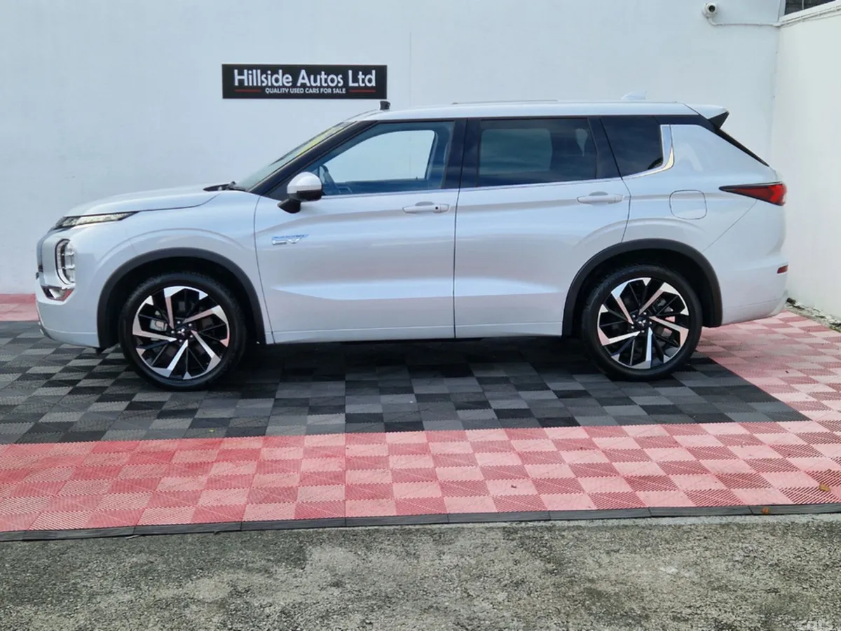 Mitsubishi Outlander MPV, Petrol Plug-in Hybrid, 2022, White