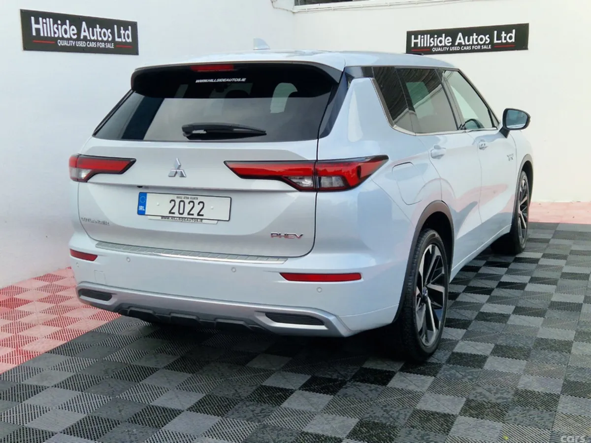 Mitsubishi Outlander MPV, Petrol Plug-in Hybrid, 2022, White
