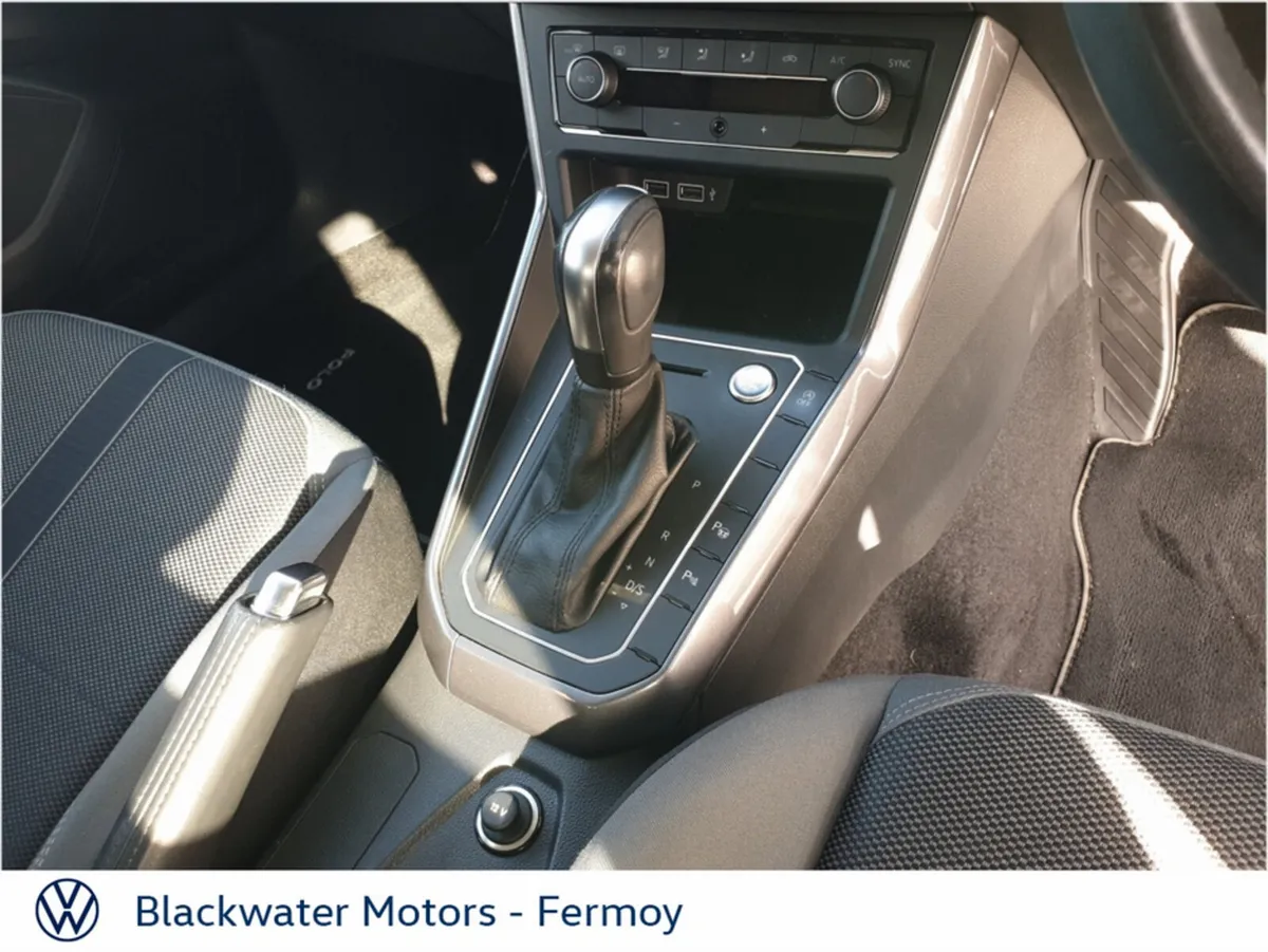 Volkswagen Polo Hatchback, Petrol, 2021, Blue