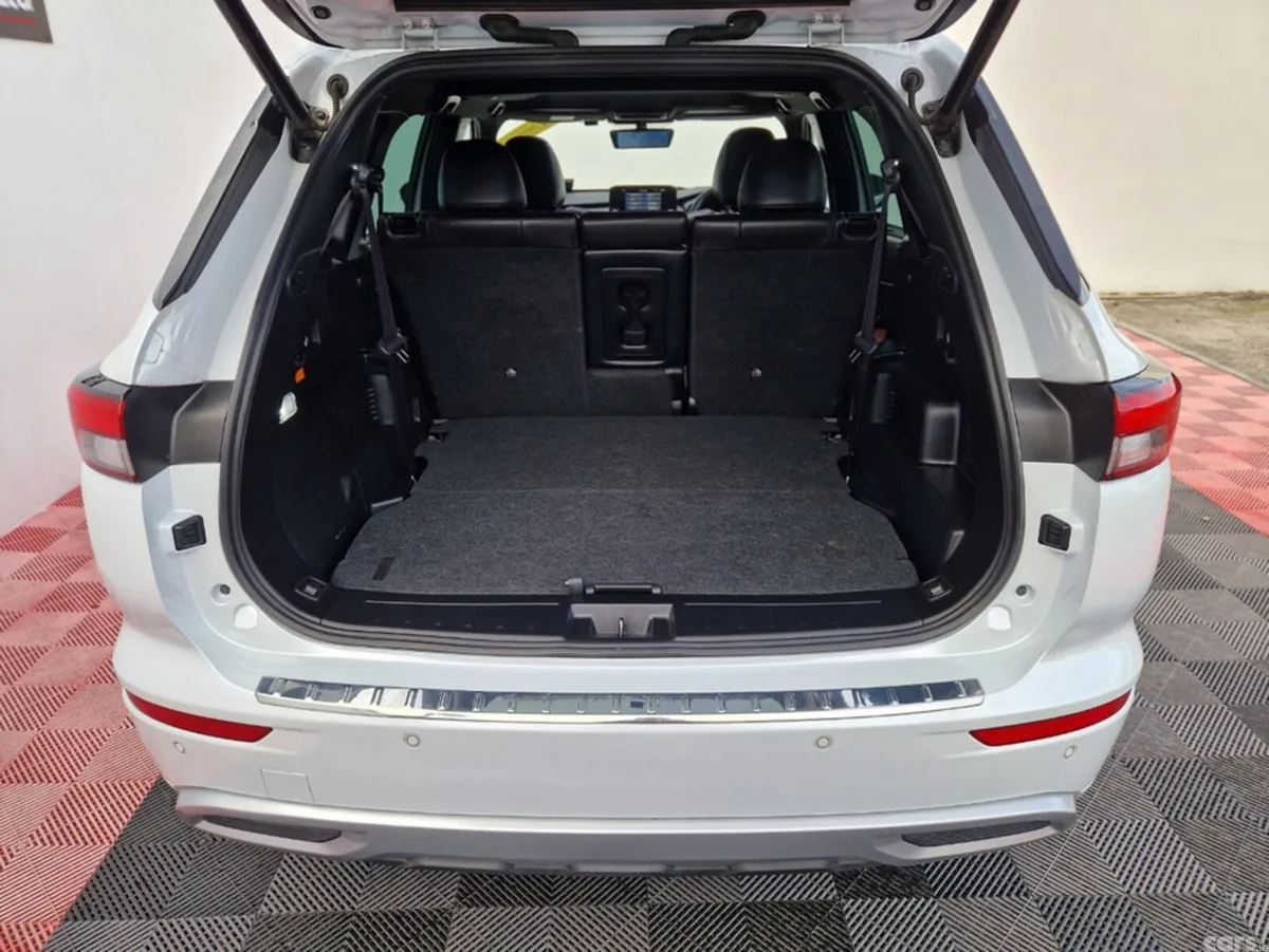 Mitsubishi Outlander MPV, Petrol Plug-in Hybrid, 2022, White