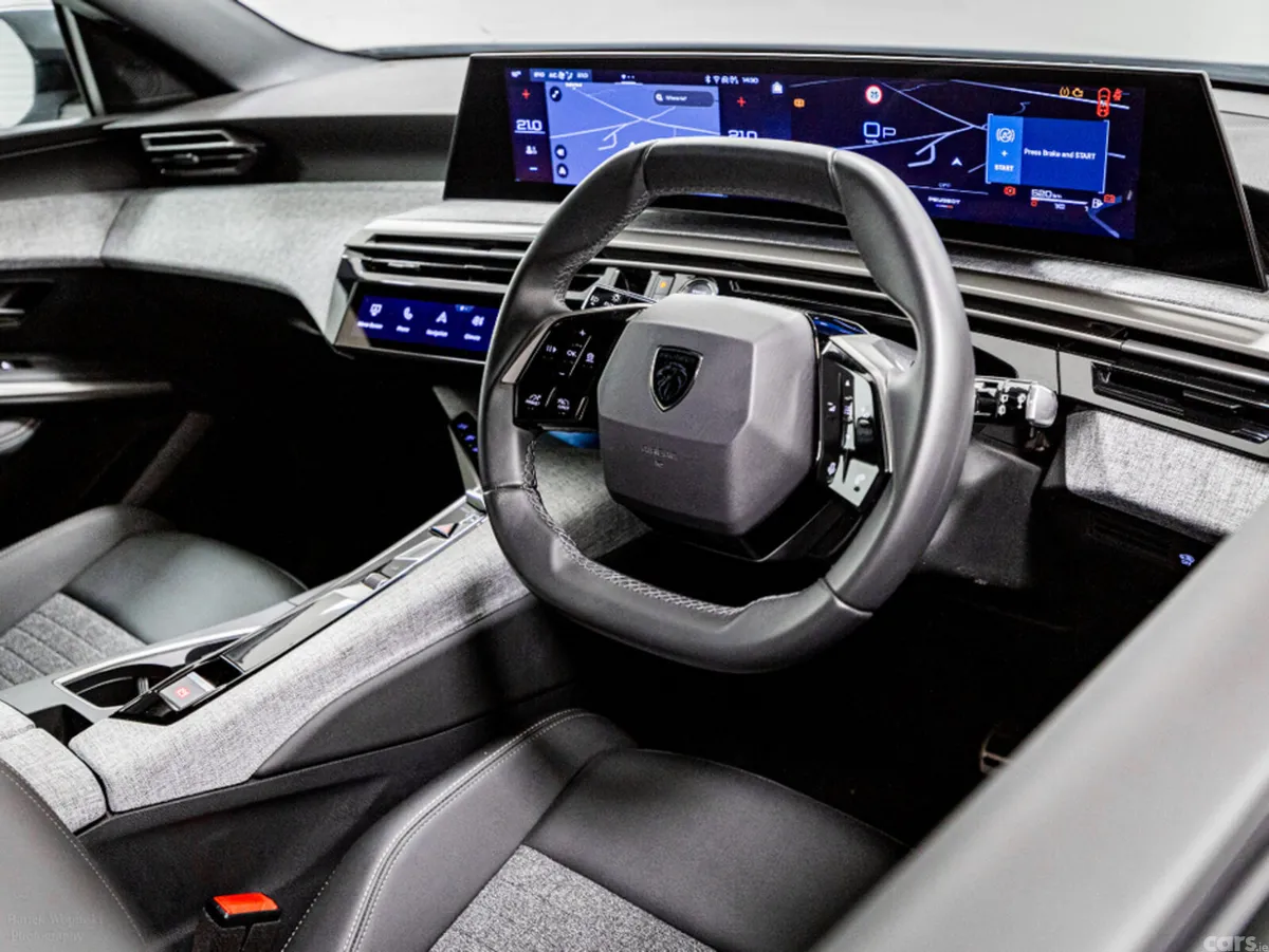 Peugeot 5008 SUV, Petrol, 2026, White