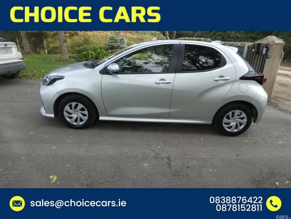 Toyota Yaris Hatchback, Petrol Hybrid, 2022, Silver