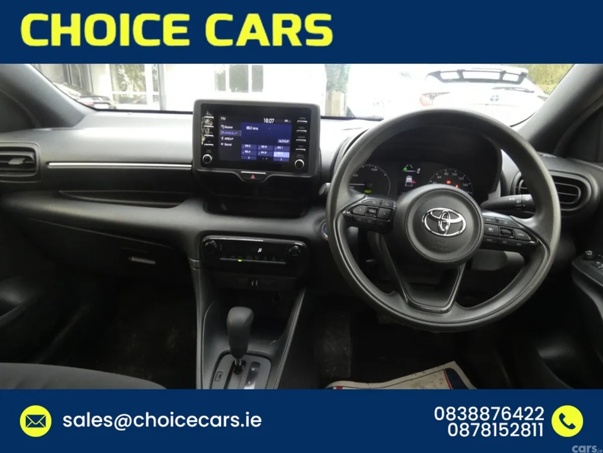 Toyota Yaris Hatchback, Petrol Hybrid, 2022, Silver