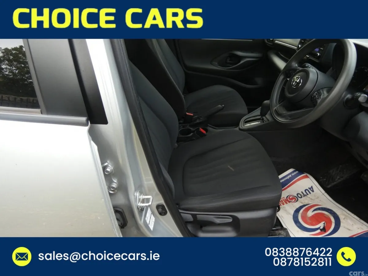 Toyota Yaris Hatchback, Petrol Hybrid, 2022, Silver