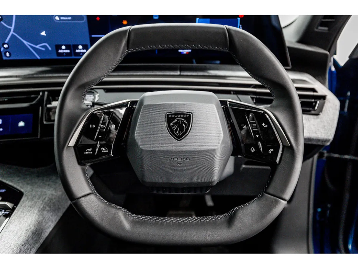 Peugeot 5008 SUV, Petrol, 2026, White