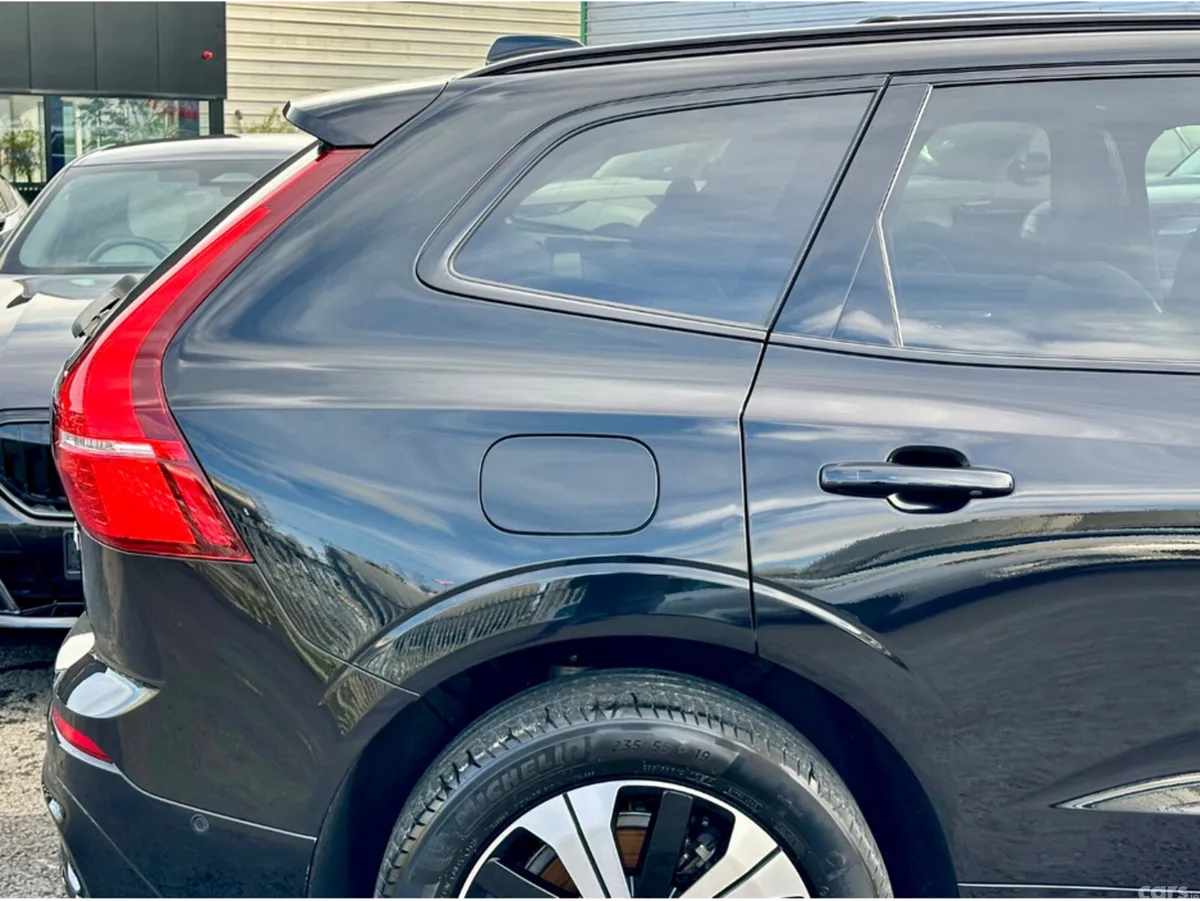 Volvo XC60 SUV, Petrol Hybrid, 2025, Black