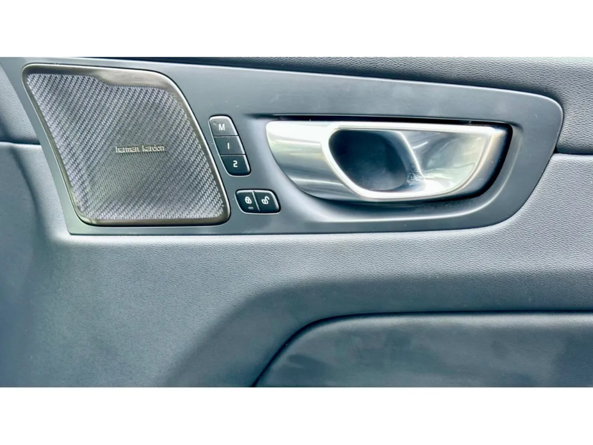 Volvo XC60 SUV, Petrol Hybrid, 2025, Black