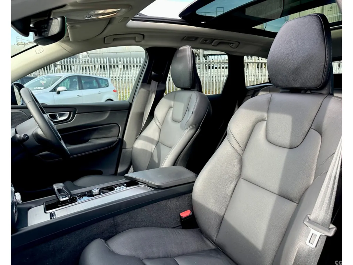 Volvo XC60 SUV, Petrol Hybrid, 2025, Black