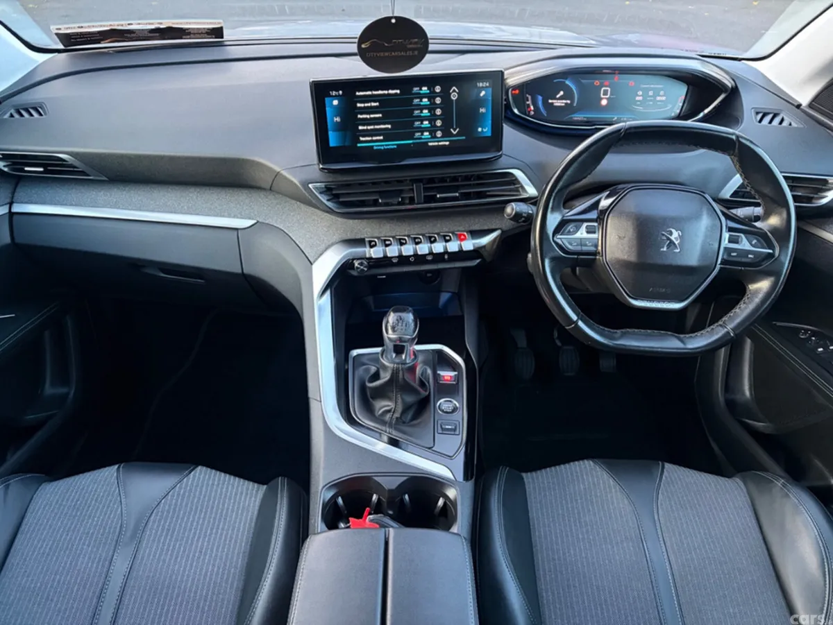 Peugeot 5008 MPV, Diesel, 2022, Grey