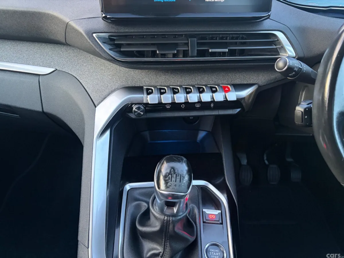 Peugeot 5008 MPV, Diesel, 2022, Grey