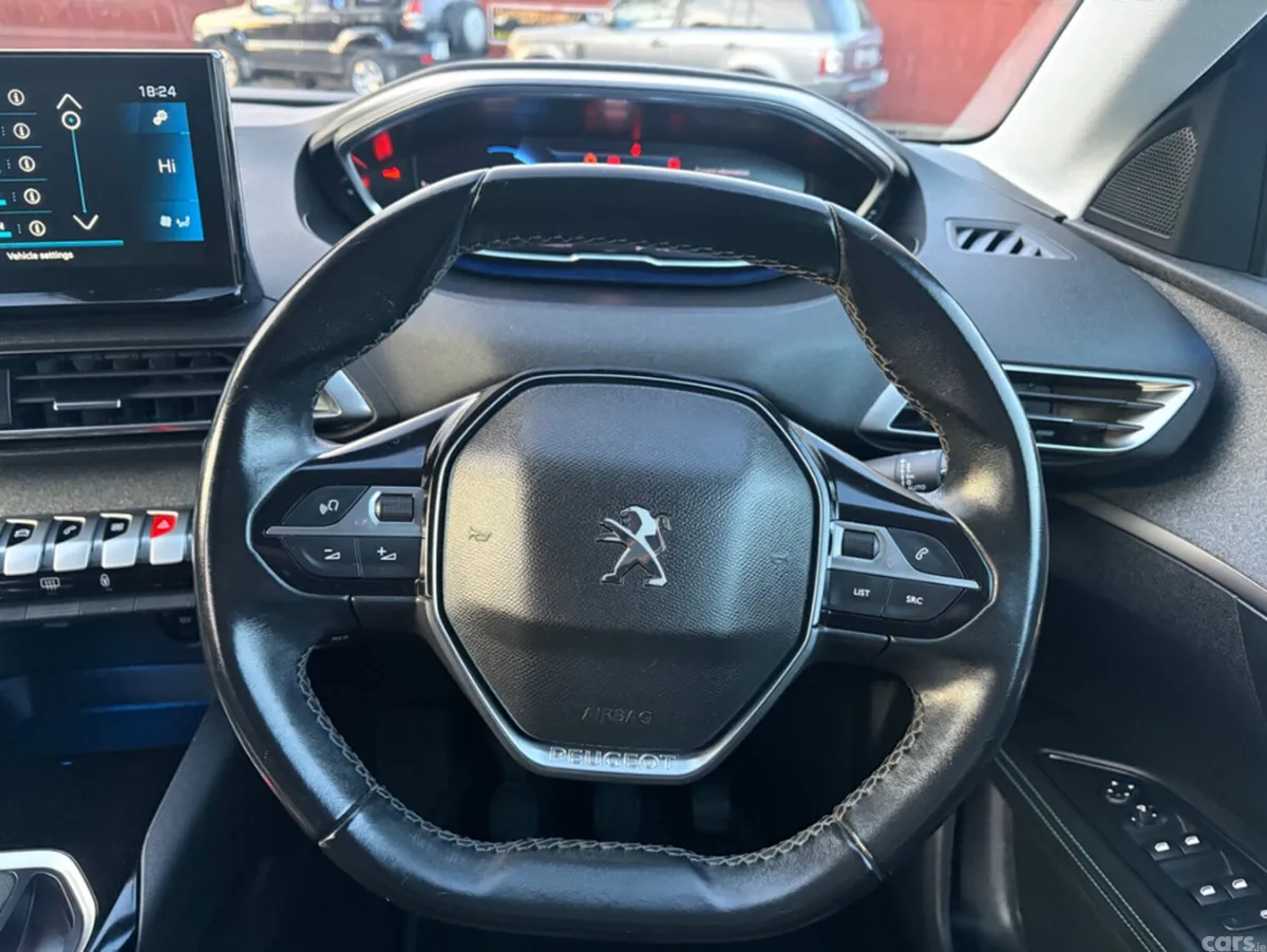 Peugeot 5008 MPV, Diesel, 2022, Grey