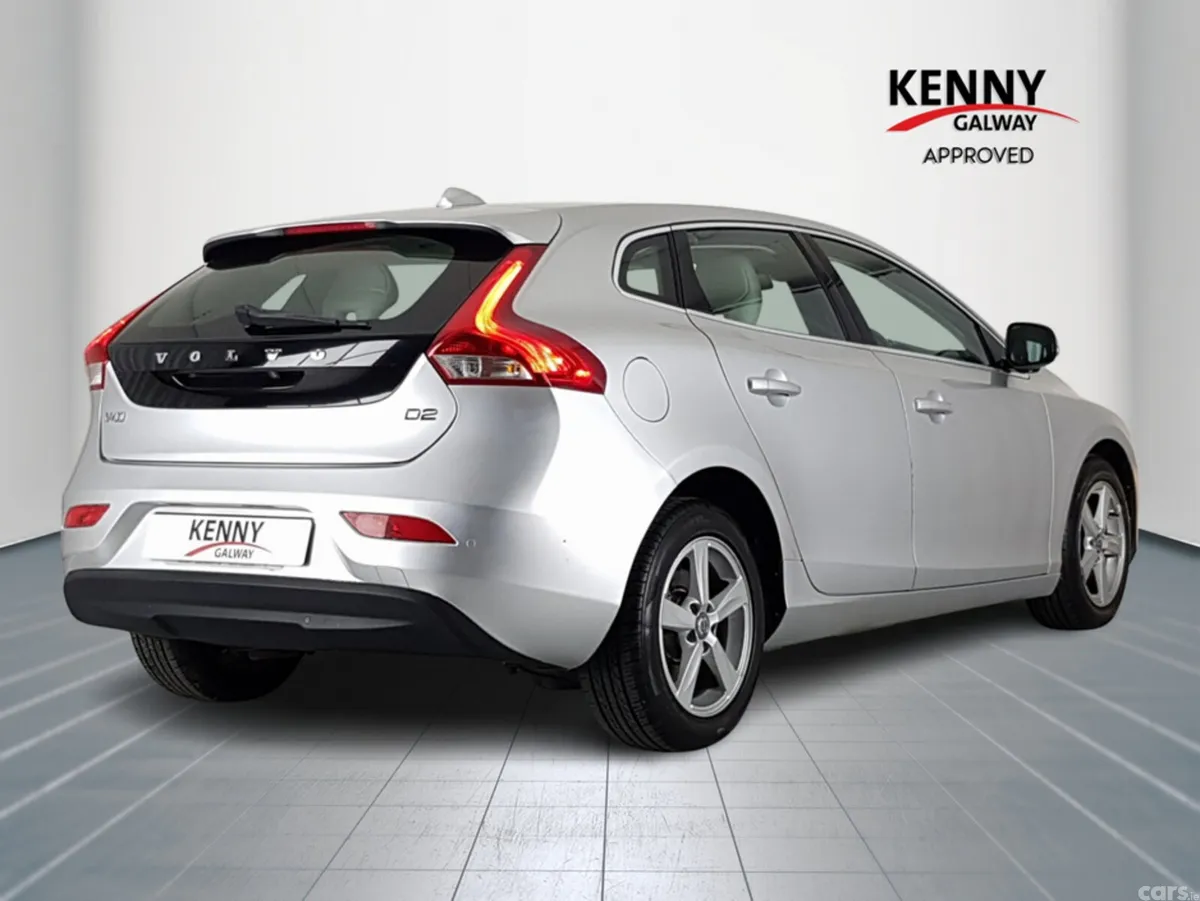 Volvo V40 Hatchback, Diesel, 2015, Silver