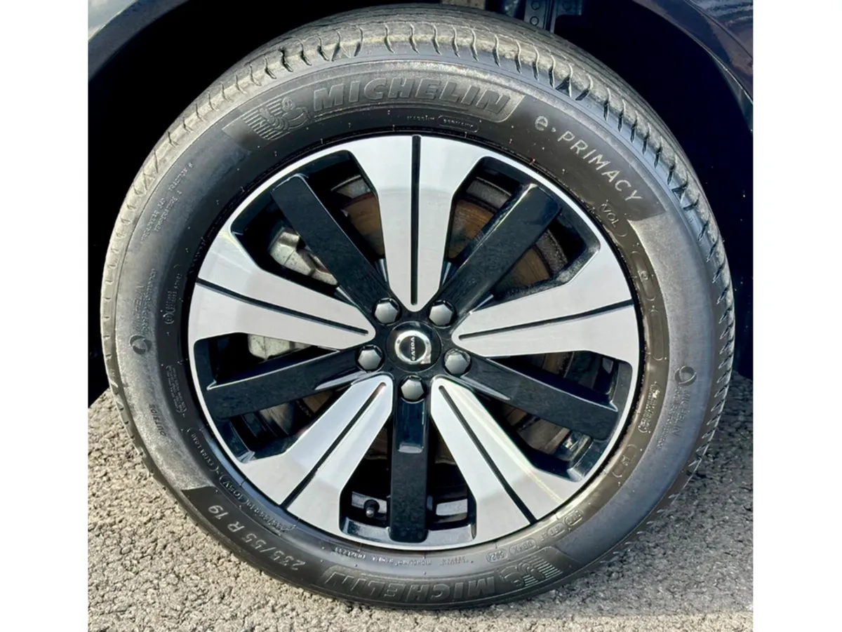 Volvo XC60 SUV, Petrol Hybrid, 2025, Black