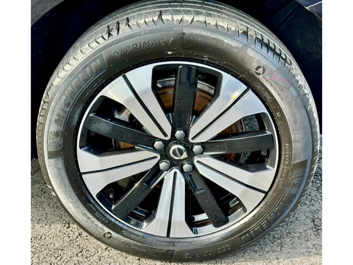 Volvo XC60 SUV, Petrol Hybrid, 2025, Black