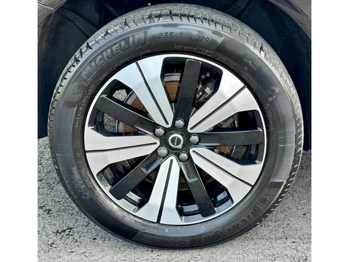 Volvo XC60 SUV, Petrol Hybrid, 2025, Black