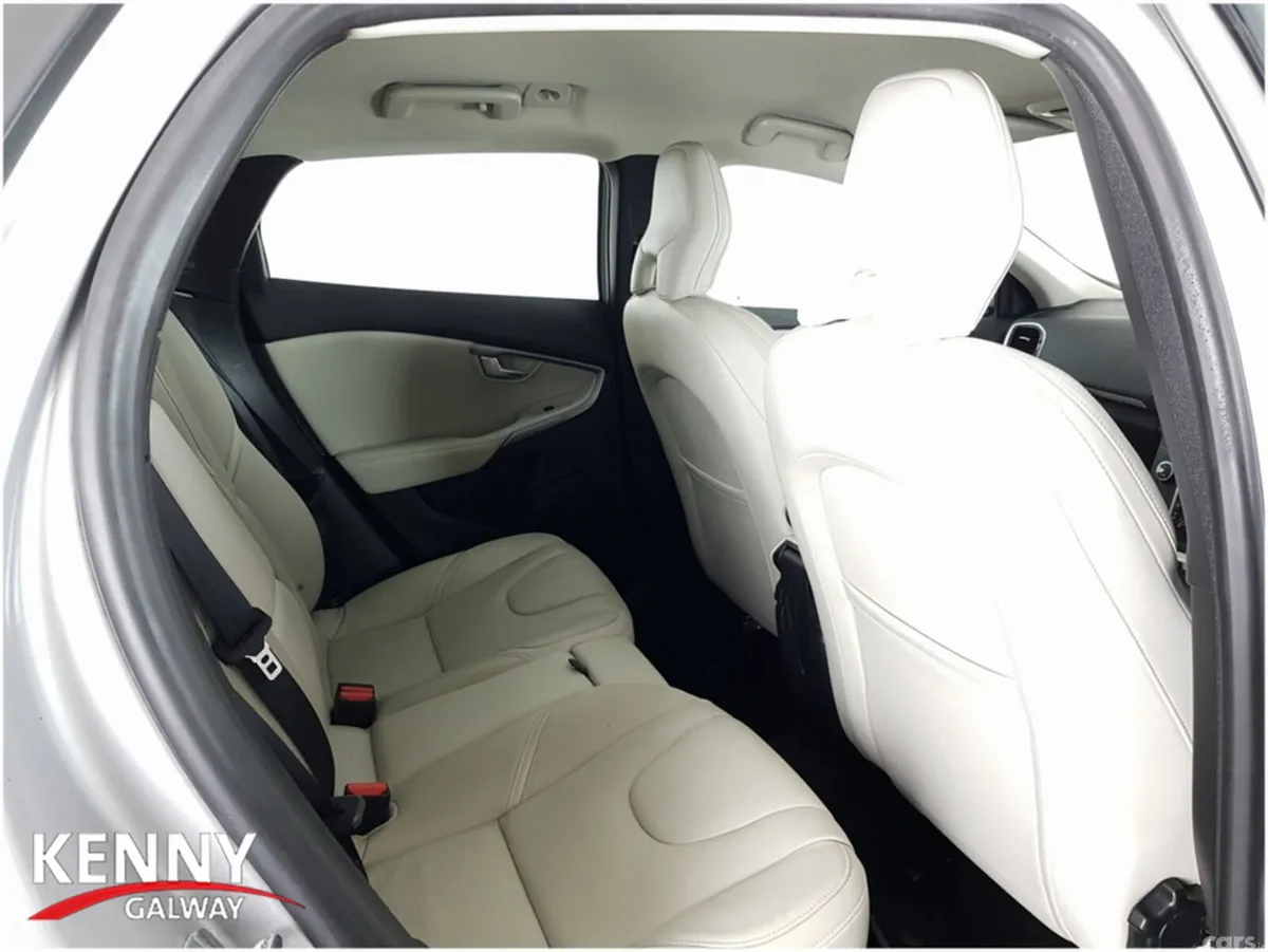 Volvo V40 Hatchback, Diesel, 2015, Silver