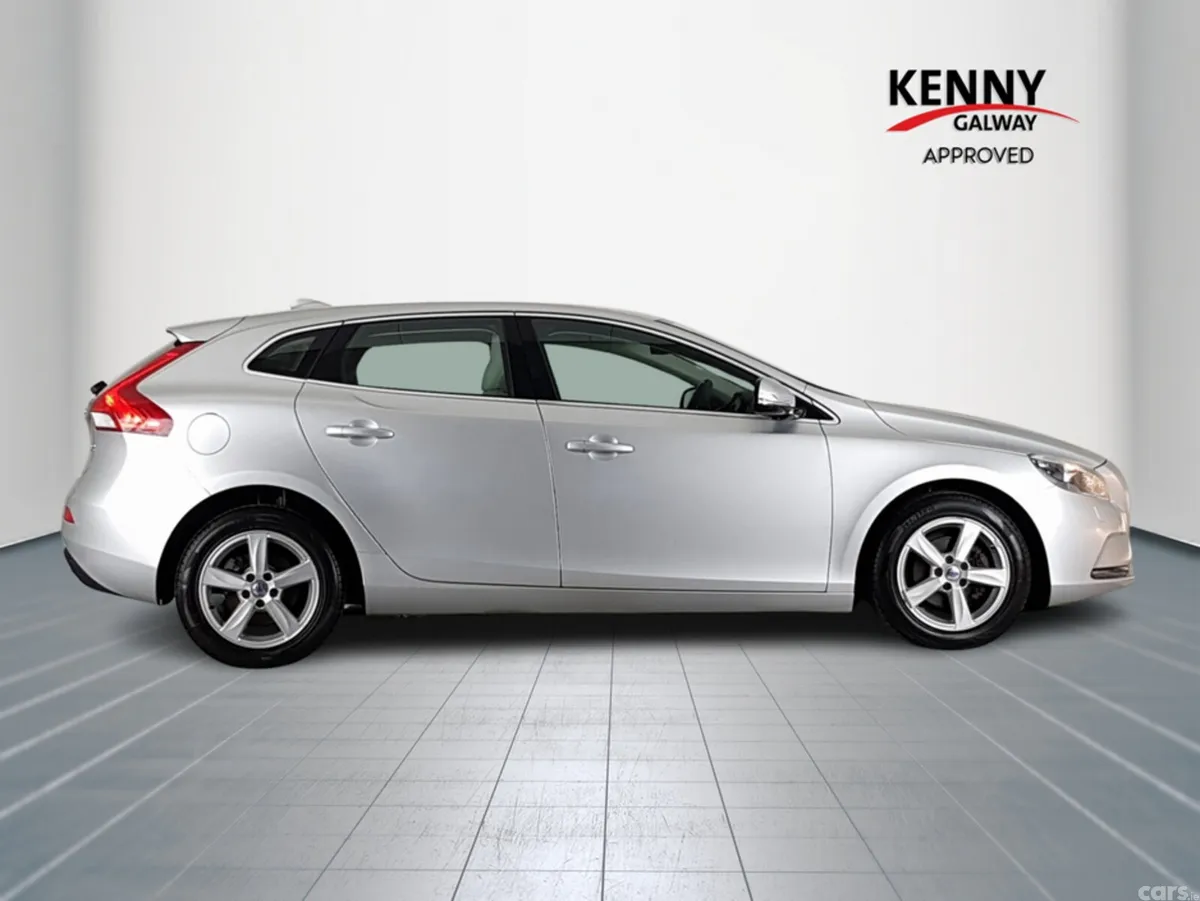 Volvo V40 Hatchback, Diesel, 2015, Silver