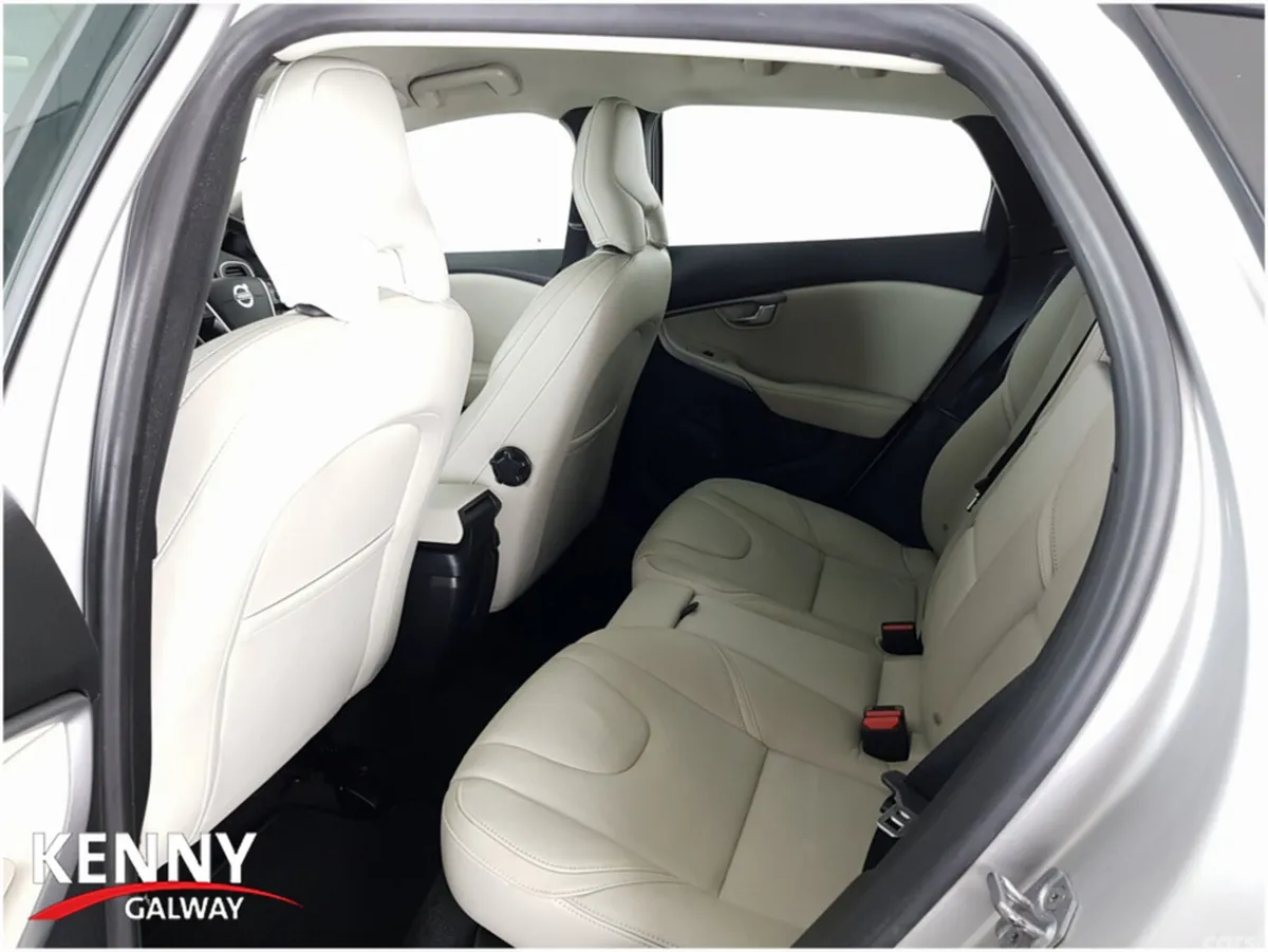Volvo V40 Hatchback, Diesel, 2015, Silver