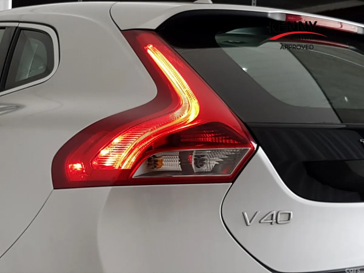Volvo V40 Hatchback, Diesel, 2015, Silver