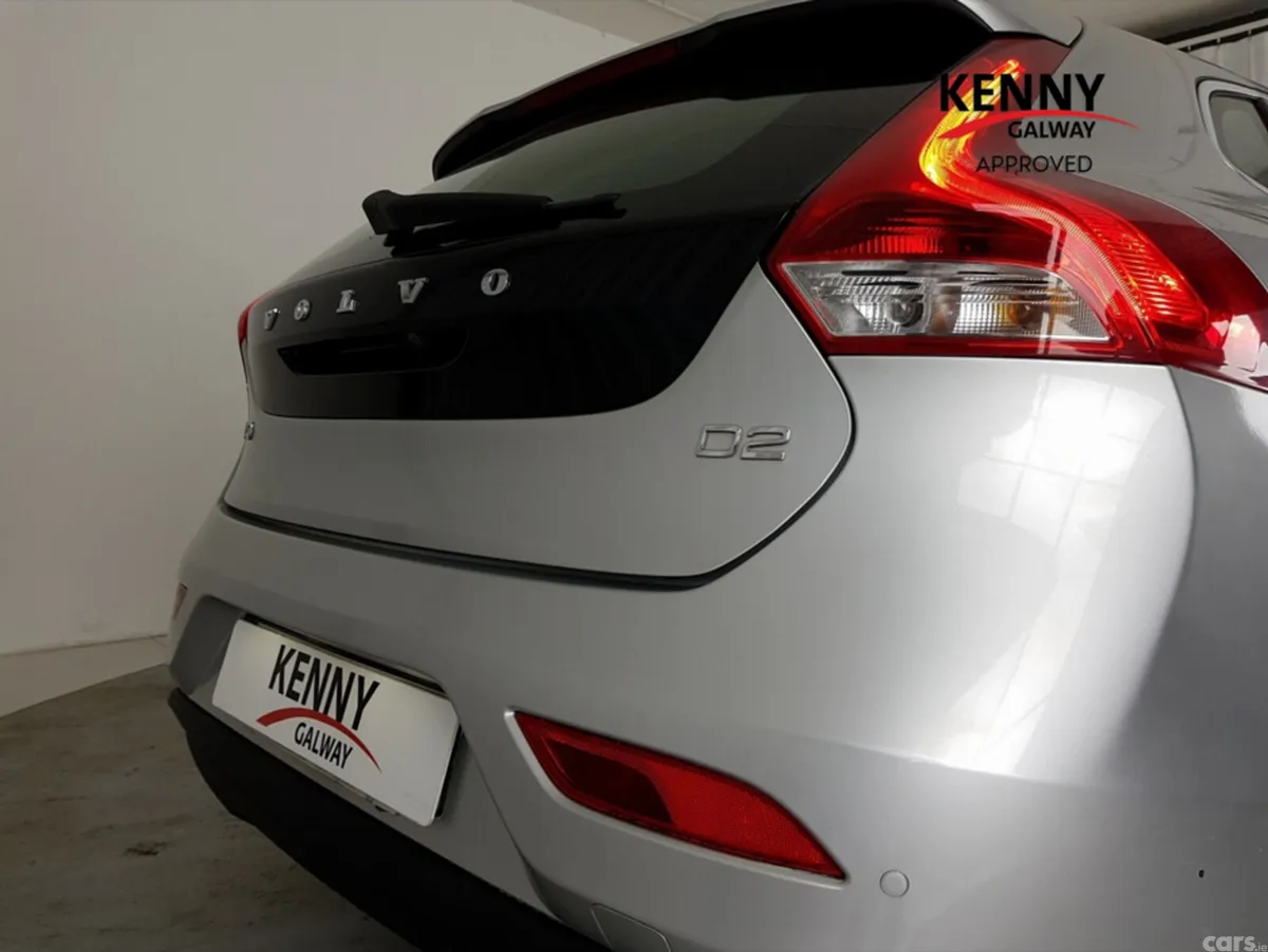 Volvo V40 Hatchback, Diesel, 2015, Silver