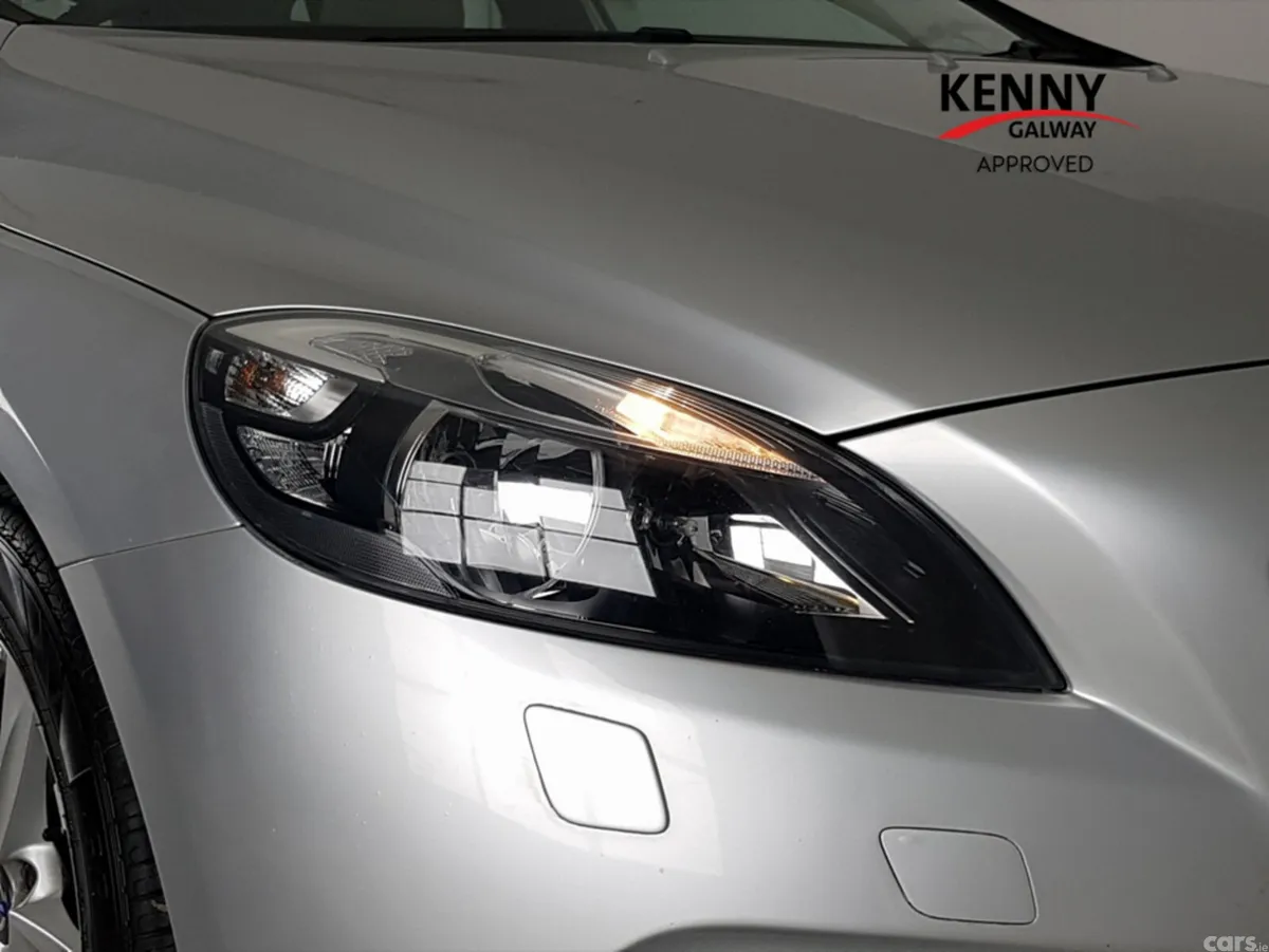 Volvo V40 Hatchback, Diesel, 2015, Silver