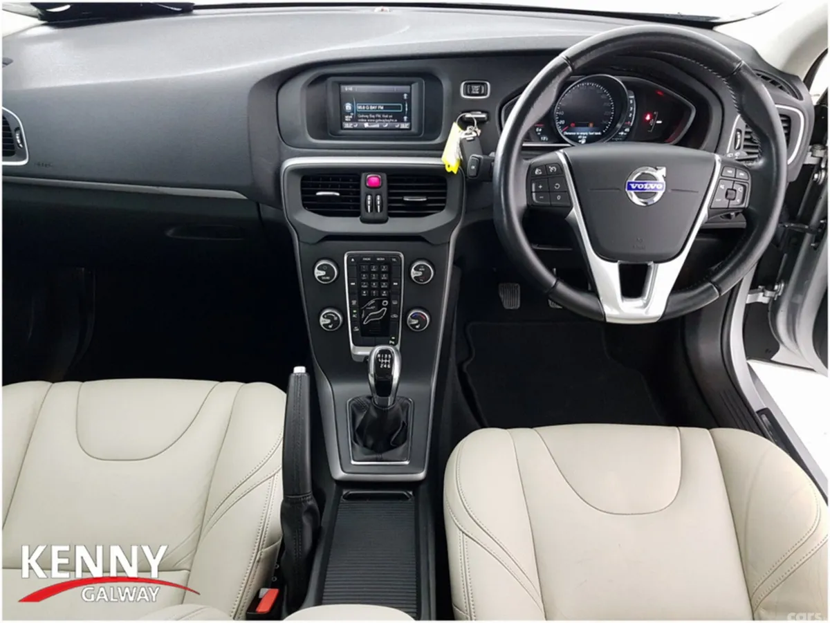 Volvo V40 Hatchback, Diesel, 2015, Silver