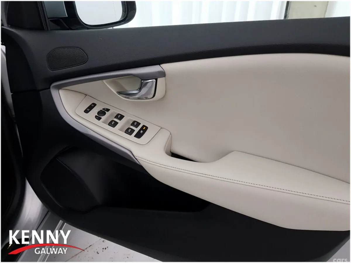Volvo V40 Hatchback, Diesel, 2015, Silver