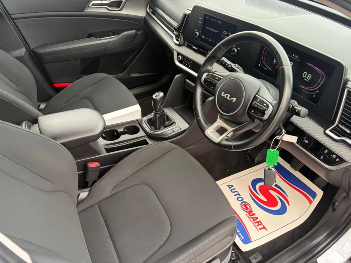 Kia Sportage MPV, Diesel, 2023, White