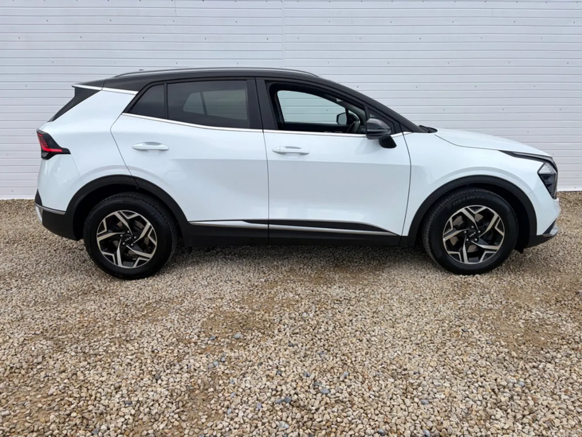 Kia Sportage MPV, Diesel, 2023, White