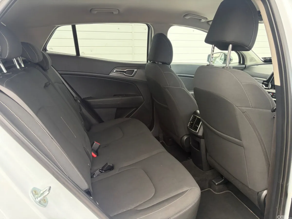 Kia Sportage MPV, Diesel, 2023, White