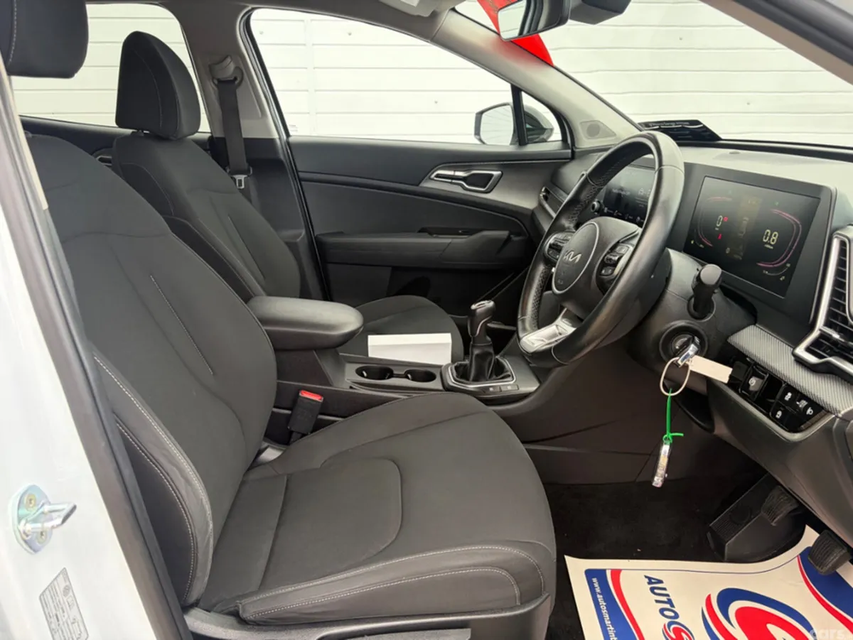 Kia Sportage MPV, Diesel, 2023, White
