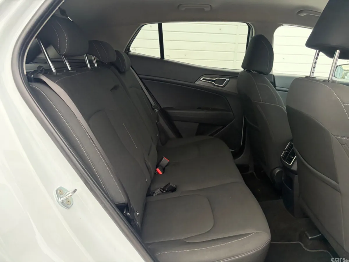 Kia Sportage MPV, Diesel, 2023, White
