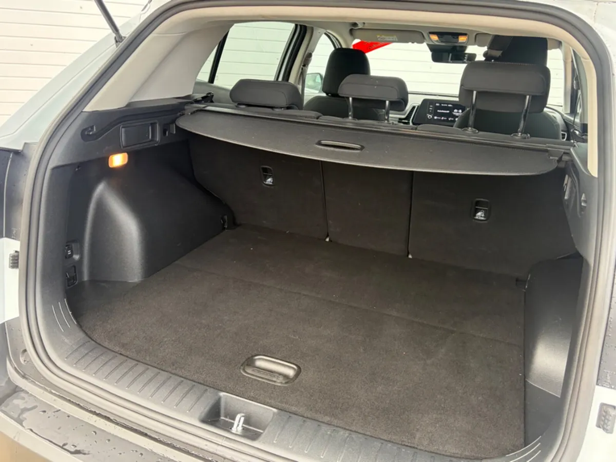 Kia Sportage MPV, Diesel, 2023, White