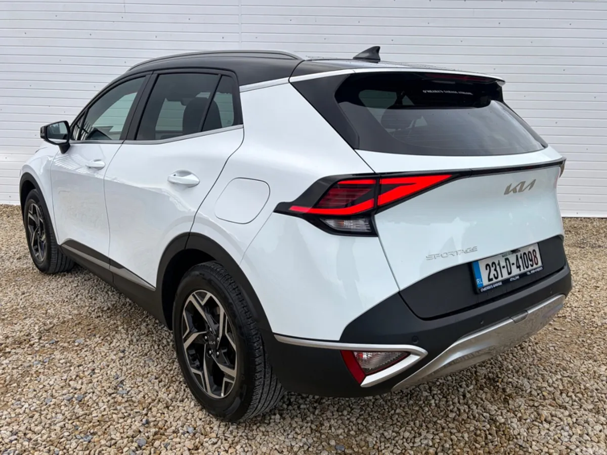Kia Sportage MPV, Diesel, 2023, White