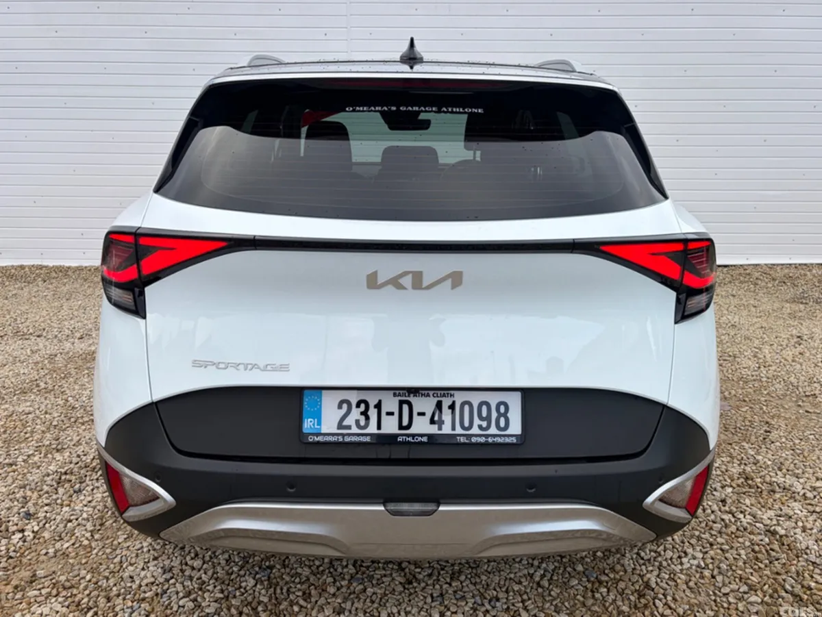 Kia Sportage MPV, Diesel, 2023, White