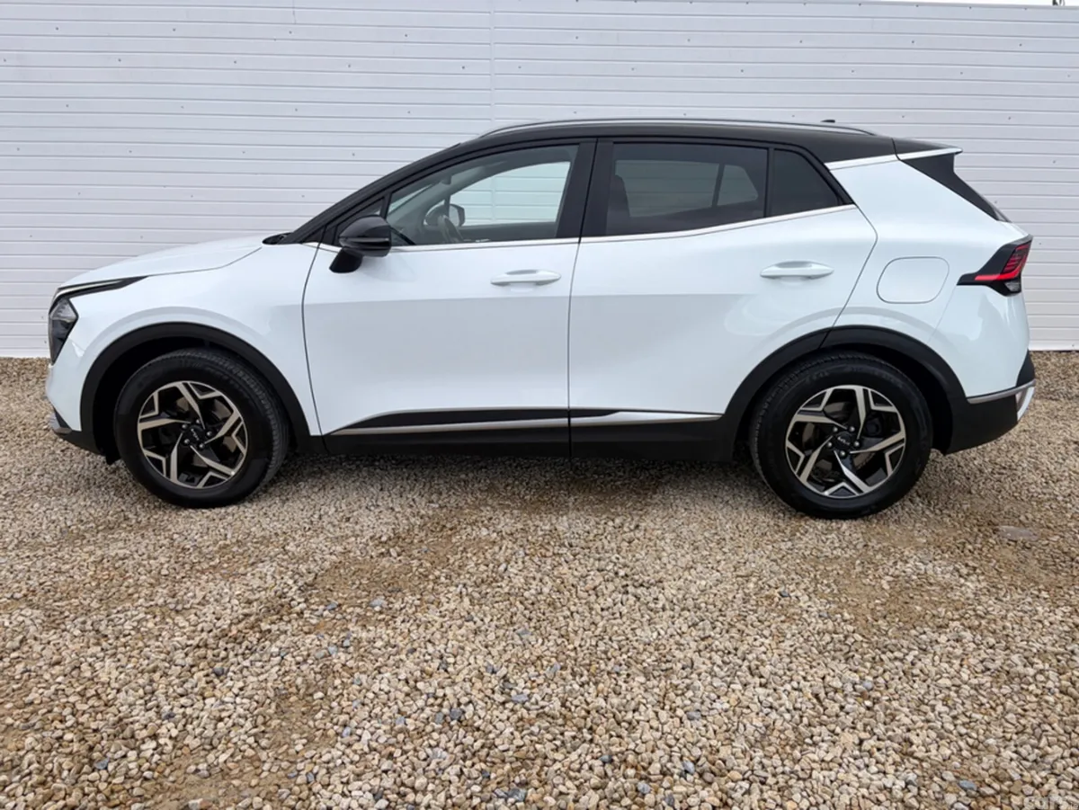 Kia Sportage MPV, Diesel, 2023, White