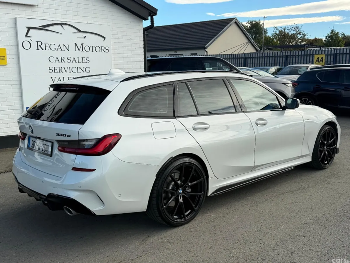 BMW 3-Series Estate, Petrol Plug-in Hybrid, 2020, White