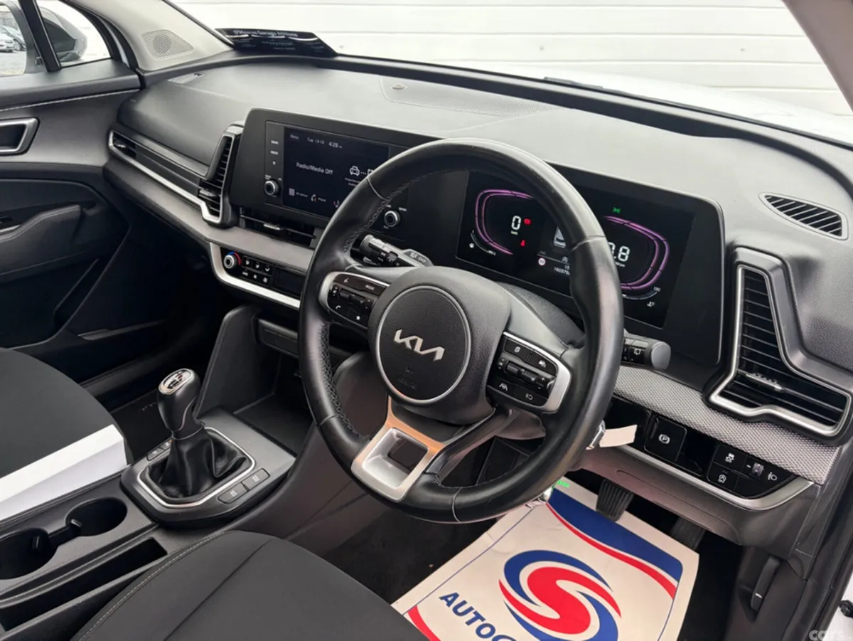 Kia Sportage MPV, Diesel, 2023, White