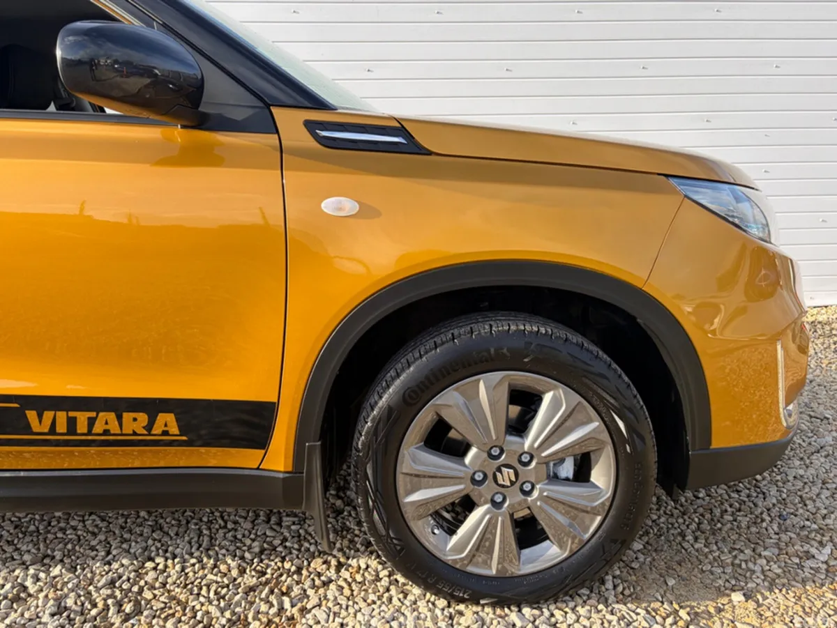 Suzuki Vitara SUV, Petrol Hybrid, 2025, Yellow