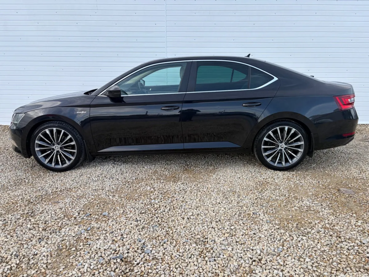 Skoda Superb Hatchback, Diesel, 2016, Black