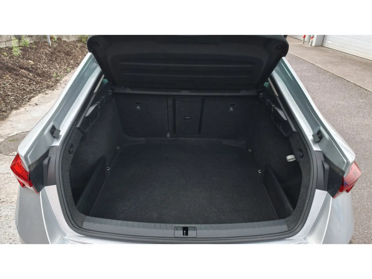 Skoda Octavia Saloon, Petrol, 2024, Silver