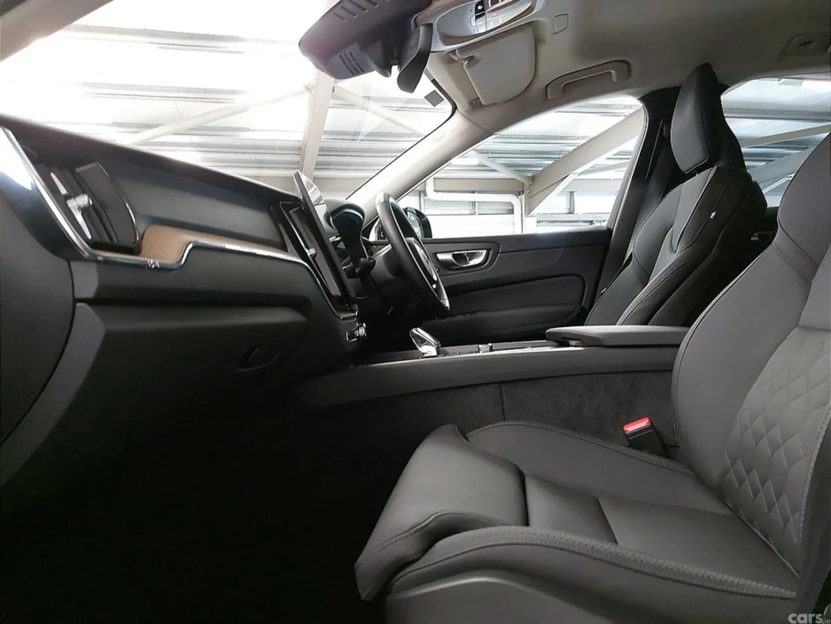 Volvo XC60 SUV, Petrol Plug-in Hybrid, 2026, Blue