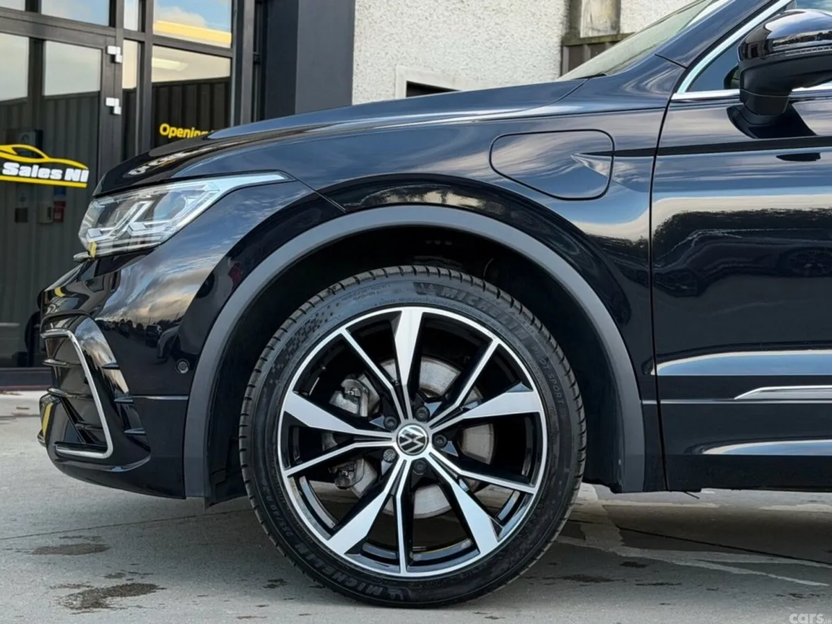 Volkswagen Tiguan SUV, Petrol Hybrid, 2023, Black