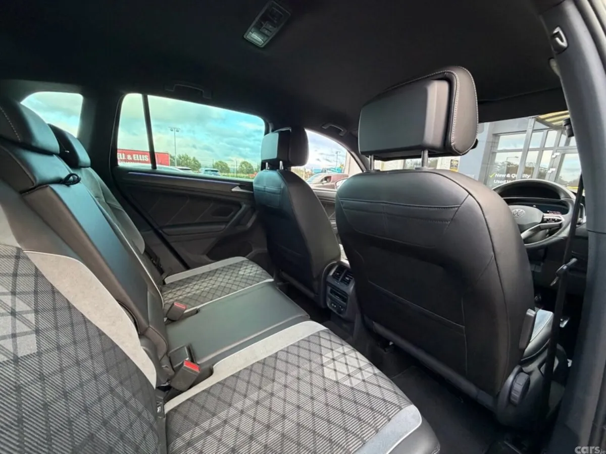 Volkswagen Tiguan SUV, Petrol Hybrid, 2023, Black