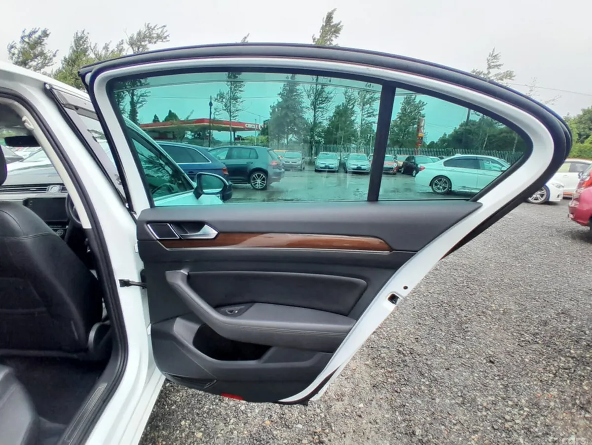 Volkswagen Passat Saloon, Diesel, 2018, White