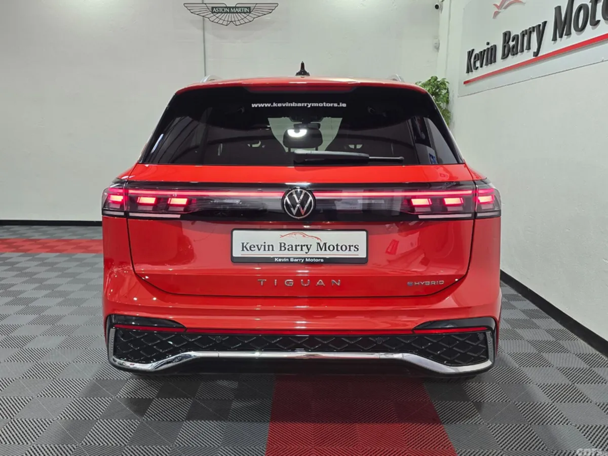 Volkswagen Tiguan SUV, Petrol Plug-in Hybrid, 2025, Red